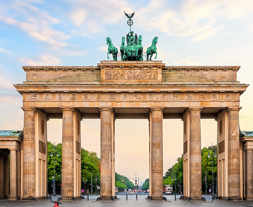 Im Team von Malerbetrieb Parczyk wirst du mit hochwertiger Arbeitskleidung ausgestattet.